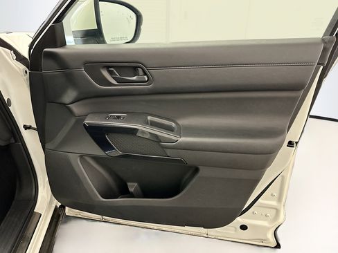 Used 2023 Nissan Pathfinder SV w/ SV Premium Package image 35