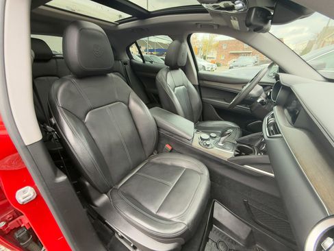 Used 2018 Alfa Romeo Stelvio Ti image 28