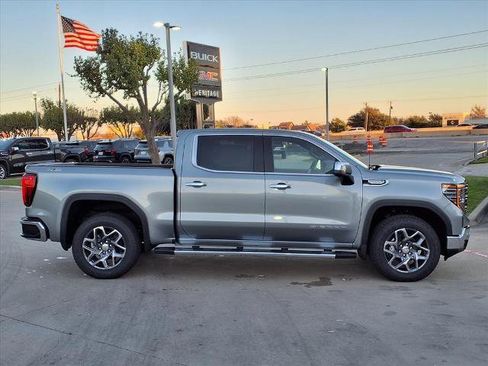 New 2026 GMC Sierra 1500 SLT image 2