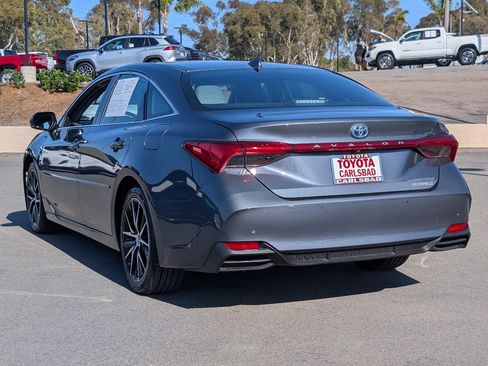 Used 2019 Toyota Avalon Limited image 12