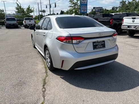 Used 2022 Toyota Corolla LE FWD image 5