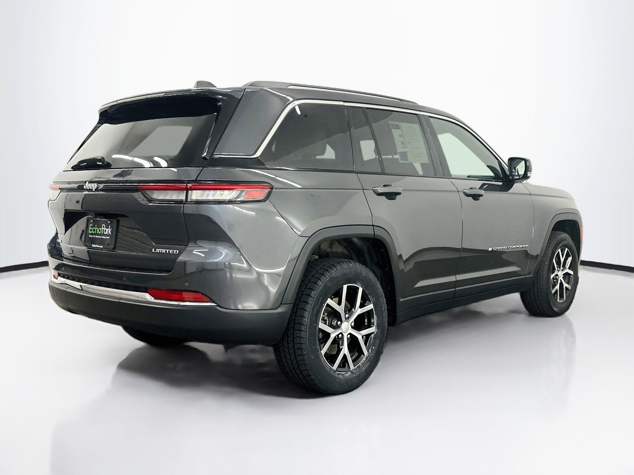 Used 2023 Jeep Grand Cherokee Limited AWD/4WD image 9