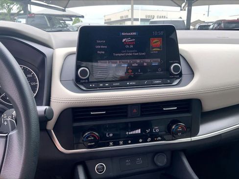 Used 2023 Nissan Rogue SV FWD image 31