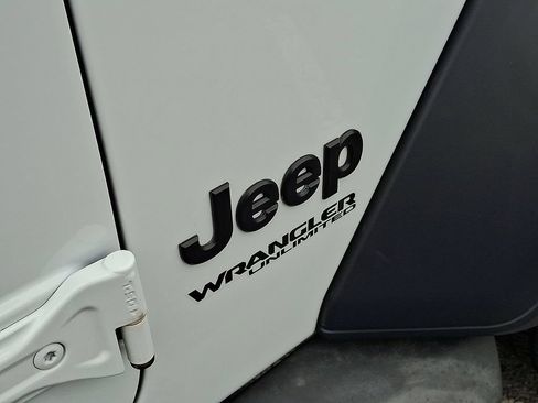 Used 2021 Jeep Wrangler Unlimited Sport AWD/4WD image 29