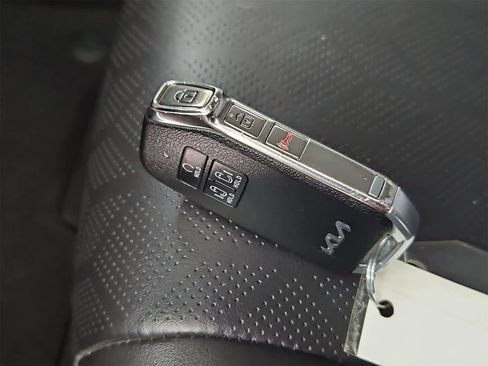 Used 2023 Kia Carnival LX image 36