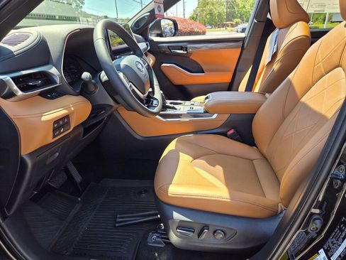 New 2026 Toyota Highlander Platinum AWD/4WD image 5