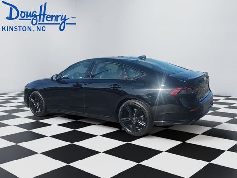 Used 2023 Honda Accord Sport image 3