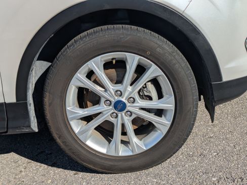 Used 2019 Ford Escape SEL image 11