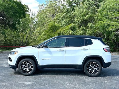 Used 2025 Jeep Compass Limited image 12