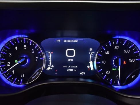 Certified 2024 Chrysler Pacifica Touring-L FWD image 21