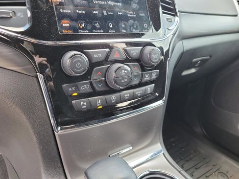 Used 2021 Jeep Grand Cherokee Freedom Edition AWD/4WD image 18