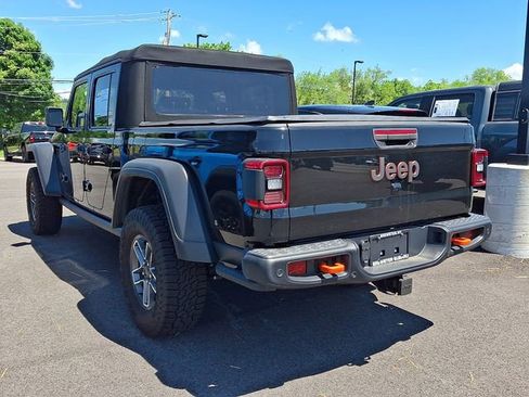 Used 2024 Jeep Gladiator Mojave w/ Technology Group AWD/4WD image 4