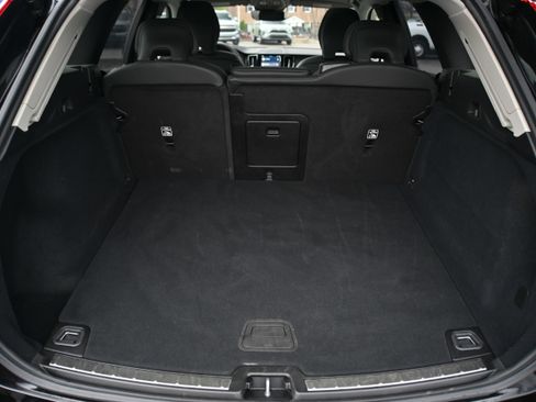 Used 2025 Volvo XC60 B5 Plus image 14