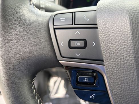 Used 2025 Toyota Camry SE FWD image 14