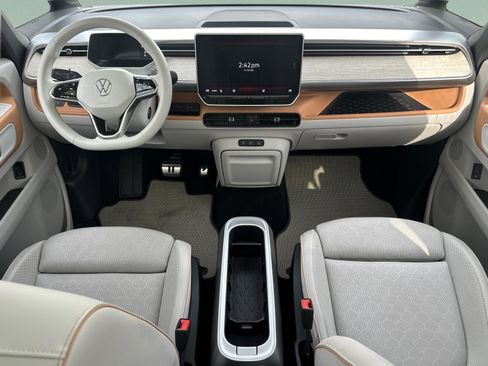Used 2025 Volkswagen ID. Buzz 1st Edition image 9