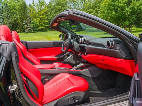 Used 2019 Ferrari Portofino RWD image 51
