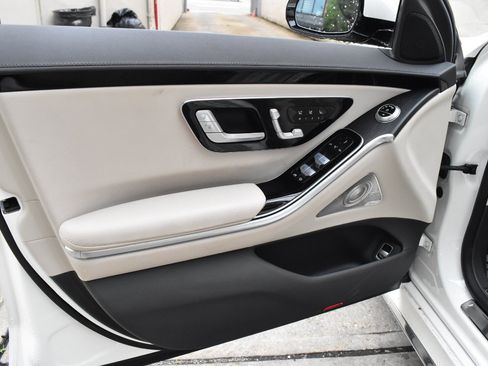 Used 2022 Mercedes-Benz S 500 4MATIC w/ AMG Line Package image 14