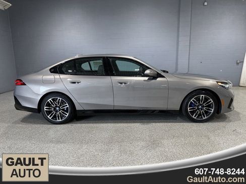 New 2026 BMW 530i xDrive w/ M Sport Package image 2