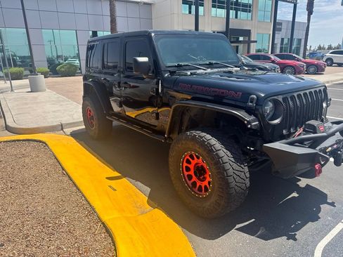 Used 2018 Jeep Wrangler Unlimited Rubicon AWD/4WD image 2