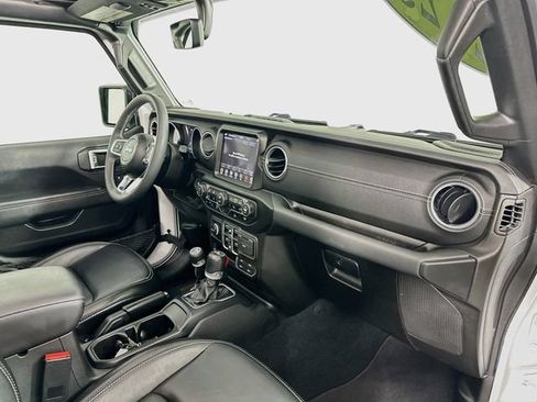 Used 2023 Jeep Wrangler Unlimited Sahara w/ Cold Weather Group AWD/4WD image 32