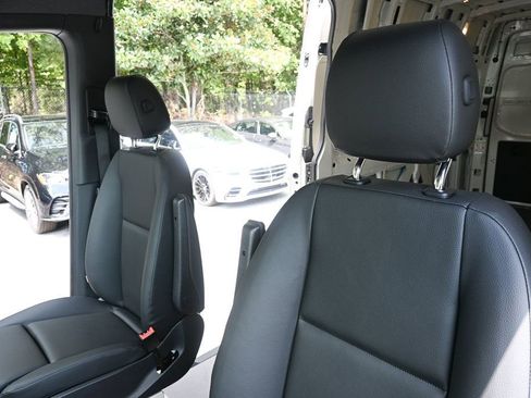 Used 2025 Mercedes-Benz Sprinter 2500 image 5