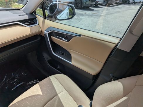 Used 2021 Toyota RAV4 XLE w/ Convenience Package FWD image 19