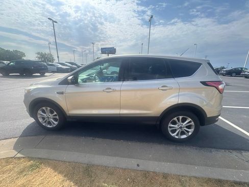 Used 2017 Ford Escape SE FWD image 6