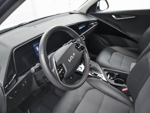 Used 2023 Kia Niro EX image 17