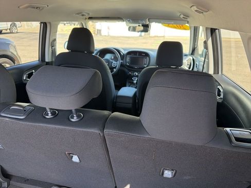 Used 2025 Kia Soul LX w/ LX Technology Package FWD image 43
