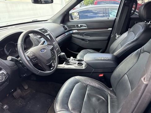 Used 2017 Ford Explorer Limited image 6