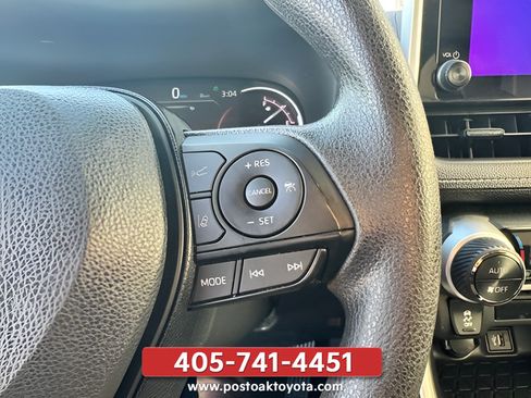Used 2025 Toyota RAV4 XLE FWD image 33