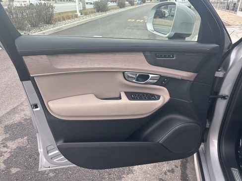 Used 2025 Volvo XC90 B5 Plus image 16