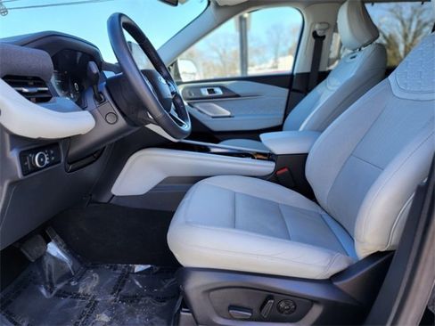 Certified 2025 Ford Explorer Platinum w/ LUX Leather Package image 20