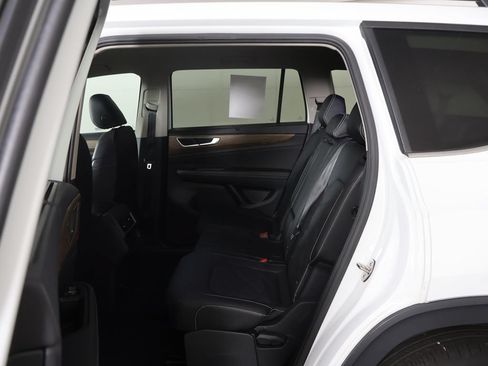 Used 2025 Volkswagen Atlas SE AWD/4WD image 31