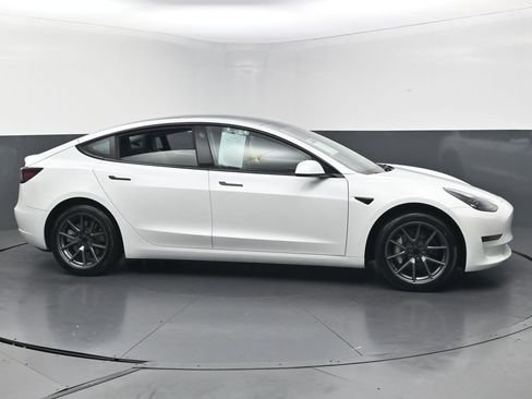 Used 2023 Tesla Model 3 Standard Range RWD image 5