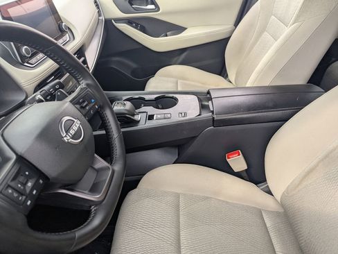 Certified 2025 Nissan Rogue SV image 19