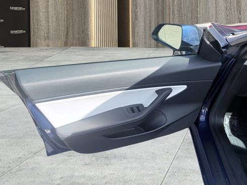 Used 2021 Tesla Model 3 Standard Range Plus image 19