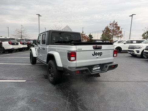 Used 2023 Jeep Gladiator Willys image 5