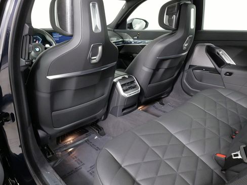 Used 2024 BMW 740i xDrive image 39