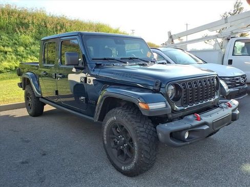 Used 2025 Jeep Gladiator Sport AWD/4WD image 10