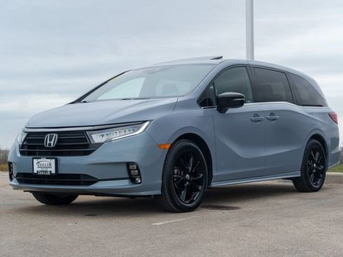 Used 2023 Honda Odyssey Sport image 3