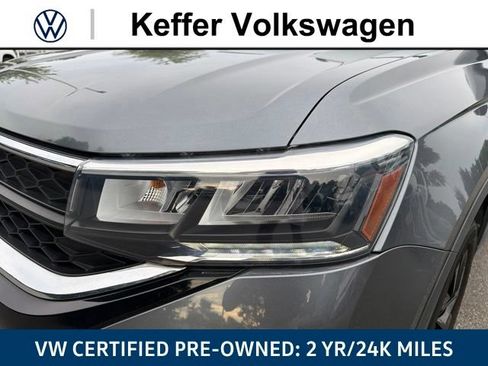 Used 2022 Volkswagen Taos SE FWD image 11