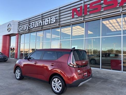 Used 2024 Kia Soul LX image 2