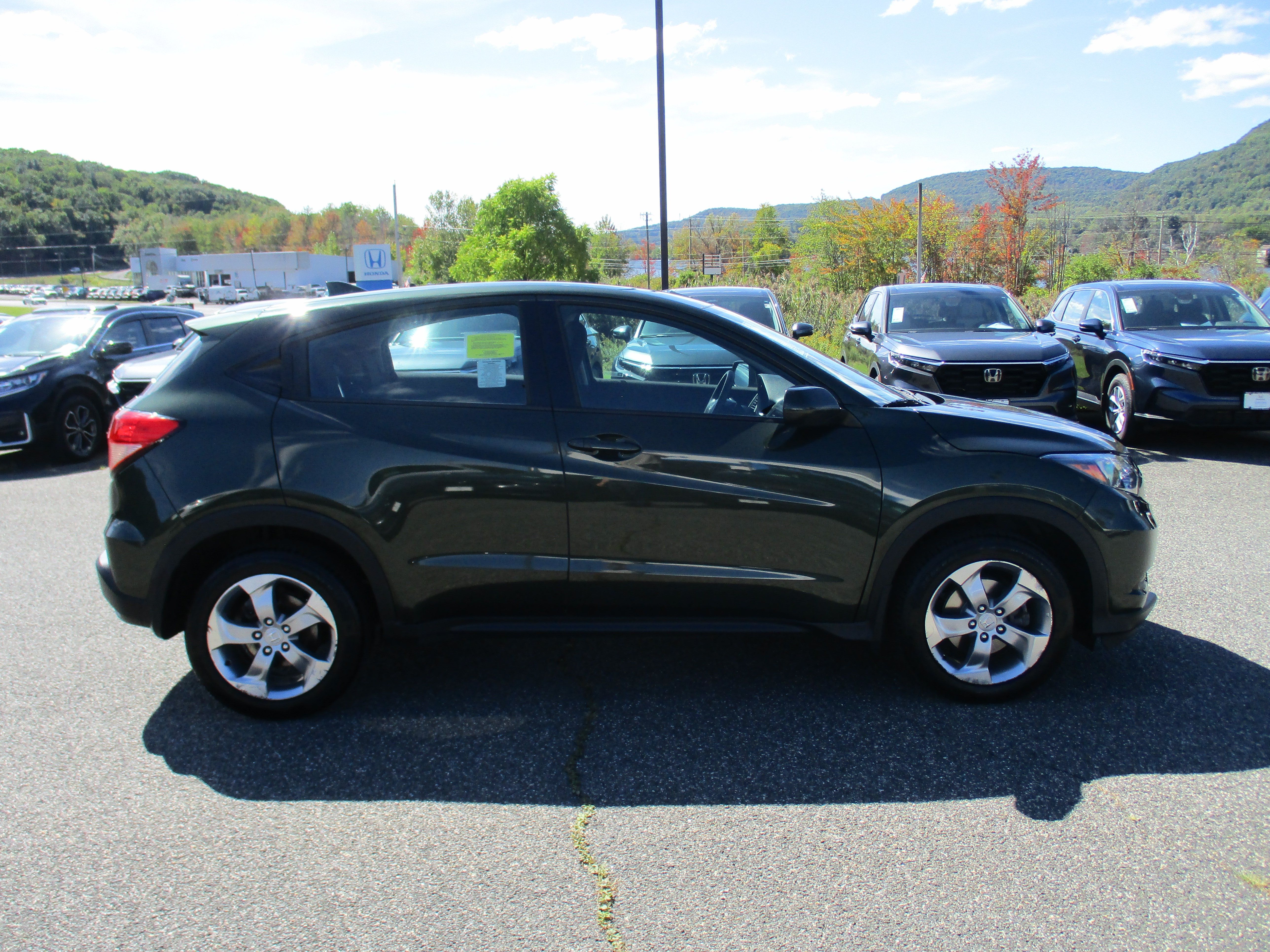 Used 2017 Honda HR-V LX image 6