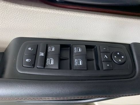 Used 2019 Chrysler Pacifica Limited w/ Advanced Safetytec Group FWD image 34