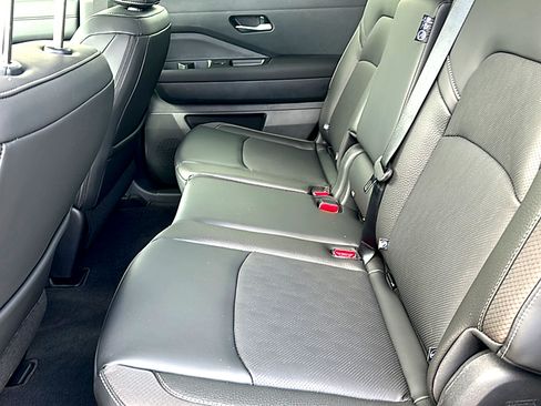 New 2026 Nissan Pathfinder SL FWD image 15