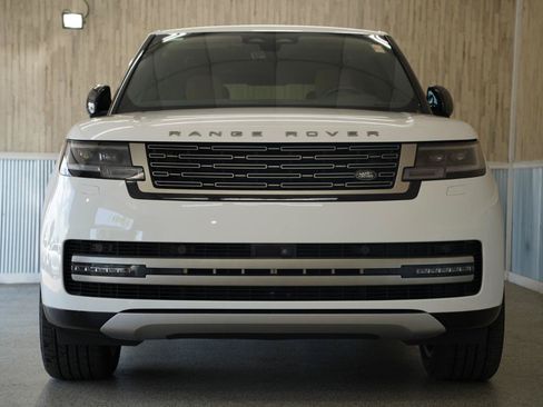 Used 2025 Land Rover Range Rover SE AWD/4WD image 3