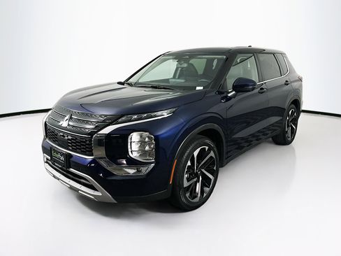 Used 2024 Mitsubishi Outlander SE image 3