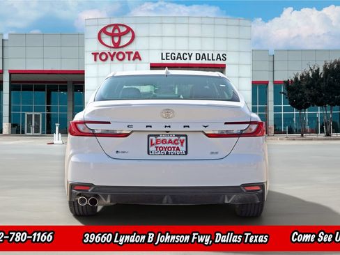 Used 2025 Toyota Camry SE FWD image 9