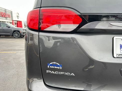 Used 2017 Chrysler Pacifica LX image 11